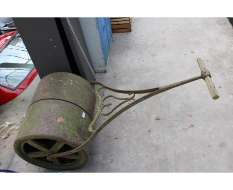 A LARGE VINTAGE CAST IRON GARDEN ROLLER 