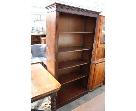 A MODERN MAHOGANY 5 TIER OPEN DISPLAY SHELF WITH DENTIL CORNICE, 37" WIDE 