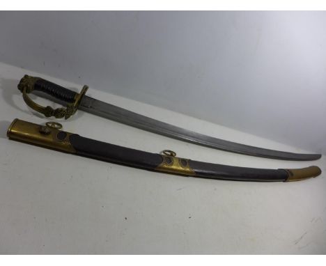 A REPLICA OF A BRITISH NAPOLEONIC WAR OFFICERS SWORD AND SCABBARD, 81CM BLADE, LENGTH 96CM 