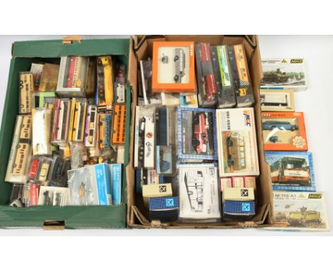OO / HO Scale Cars &amp; Commercial Vehicles. To include Mercedes 220 saloon, Rietze Mercedes articulated city bus, Herpa 801
