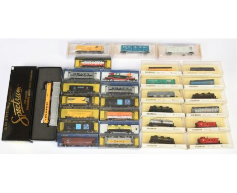 Bachmann N Gauge mixed group of Rolling Stock to include Ref 5186 41ft Wood Reefer "Kraft", Ref 17951 50 ft Steel Reefer "Bur