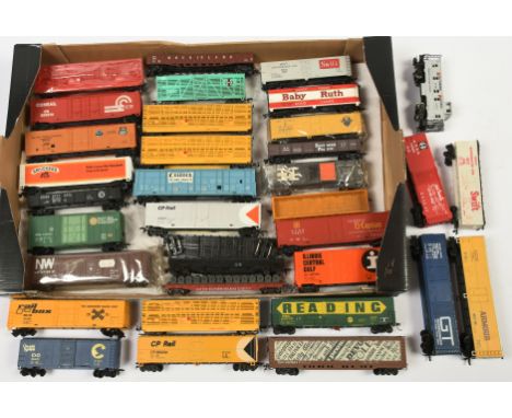 Bachmann, Life-Like, AHM HO. Group of unboxed freight wagons. To include Bachmann "Santa Fe" stock car, Life-Like "Southern P