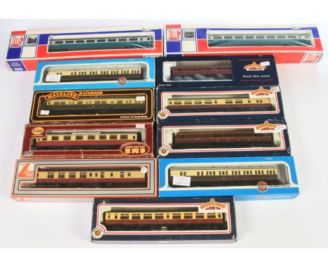 Bachmann &amp; Similar mixed group of Coaches to include 34-502 63ft Bulleid Corridor Coach, 34-251 57ft LMS Corridor Coach a
