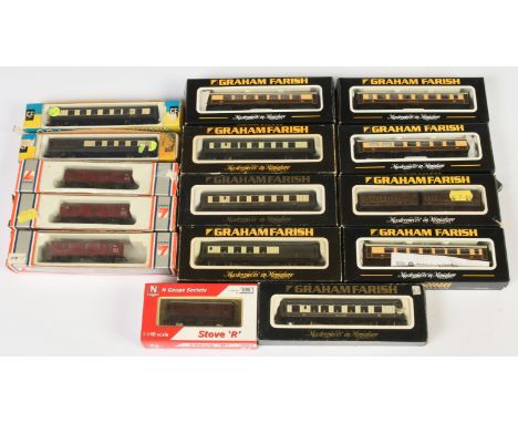 Graham Farish, Lima, Dapol, N Gauge. Mixed group of coaches. To include Graham Farish 0646 Pullman Diner, 374-210 SP Pullman 