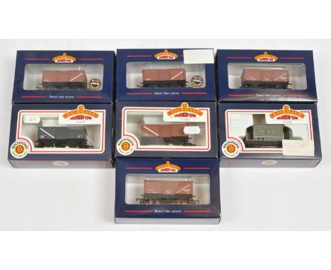 Bachmann Branchline OO Group of Wagons - 2x 37-226, 2x 33-752C (Damaged Buffer Beam), 33-750B, 33-752B and 33-801. Conditions
