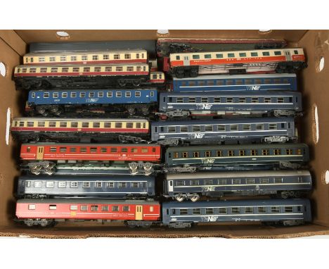 Lima, Jouef, Playart HO. Group of unboxed European Coaches. To include Lima DSG Speisewagen, Jouef SNCF TEN Trans Euro Nuit B