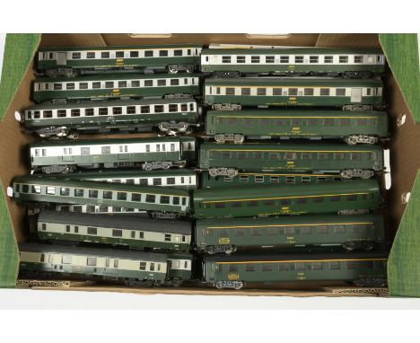Lima &amp; Jouef HO. Group of unboxed SNCF Coaches. To include Jouef 1st Class - silver, Jouef Green / Silver 1st class + bag