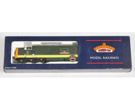 Bachmann OO 32-525A Class 55 Deltic 55002 'The Kings Own Yorkshire Light infantry BR Green, One Buffer is detached - Conditio