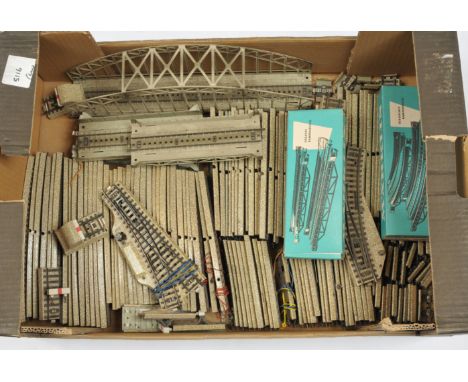 Marklin HO Gauge qty of 2-rail Track and Accessories (see photo). Conditions are Good to Excellent in Fair to Good boxes.&nbs