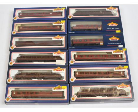 Bachmann Branchline OO Maroon Carriages - 34-376 (Missing one buffer), 34-401, 34-426, 34-451, 34-476 (Some Buffers Damaged),