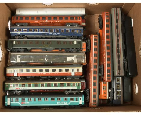 Ibertren, Lima, Roco HO. Group of unboxed European Coaches. To include Ibertren SBB CFF FFS 1st class, Lima BLS Green 2nd cla