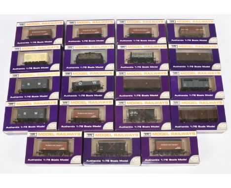 Dapol mixed group of Wagons to include B504 GWR Fruit Van, B722 SR Improvised Gunpower Wagon and others (see photo). Conditio