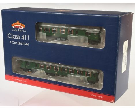 Bachmann OO Gauge 31-426A BR (SR) green livery Class 411 4-CEP 4-car DMU No.7128 with yellow warning panels to each driving t