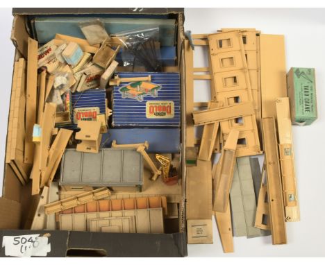 Hornby Dublo &amp; Similar mixed group items to include spare parts for plastic buildings, lighting kits for engine sheds and