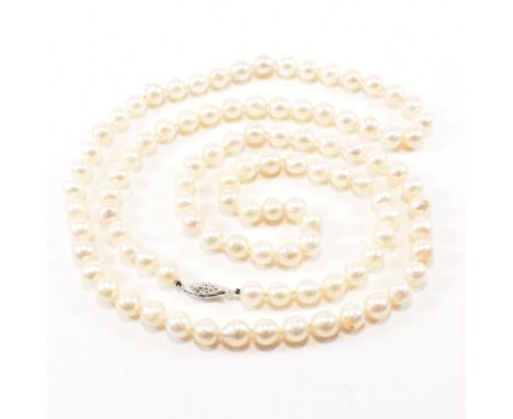 A cultured pearl bead necklace. The necklace strung with a 14ct white gold clasp. Pearls approx 8mm. Clasp marked 14K. Neckla