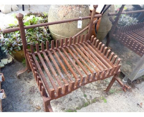 AN ANTIQUE CAST IRON FIRE GRATE.