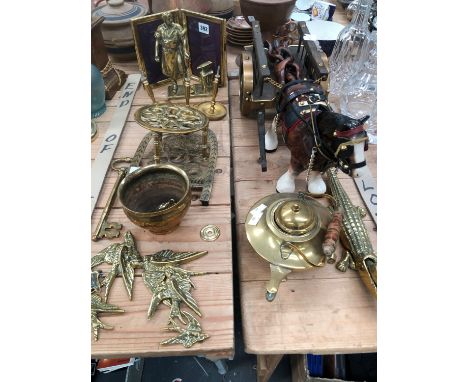 BRASS WARE, TO INCLUDE: A TEA POT, FLYING BIRDS, A CROCODILE NUT CRACKER, ETC. TOGETHER WITH A BESWICK CART HORSE