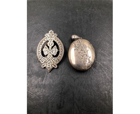 A LARGE VICTORIAN CELTIC STYLE BROOCH WITH KITEMARK, DESIGN REGISTRATION MARK TO THE REVERSE, TOGETHER WITH AN OVAL PORTRAIT 