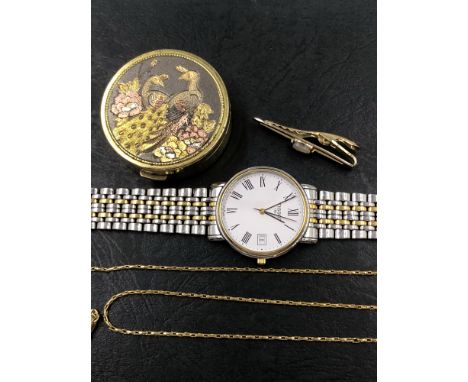 A GENTS TISSOT QUARTZ WRIST WATCH TOGETHER WITH A GOLD PLATED TIE SLIDE AND CHAIN AND A BIRD DECORATED PILL BOX. 