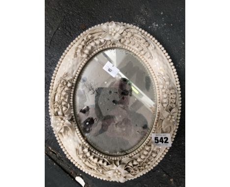 AN OVAL CERAMIC FRAMED MIRROR 29 x 22cm