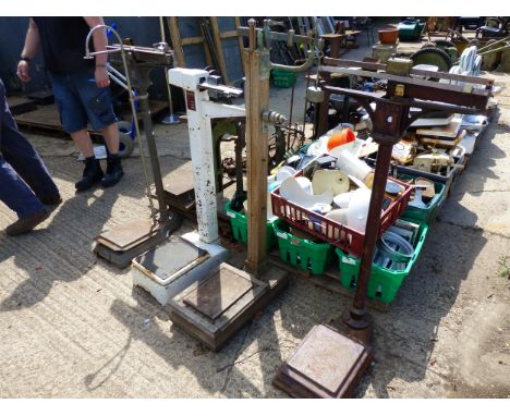 FOUR VINTAGE COLUMN WEIGHING SCALES.