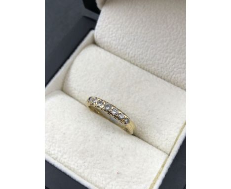 A 9ct HALLMARKED GOLD AND SEVEN STONE DIAMOND HALF ETERNITY RING, APPROXIMATE DIAMOND WEIGHT 0.25cts. FINGER SIZE K. WEIGHT 1