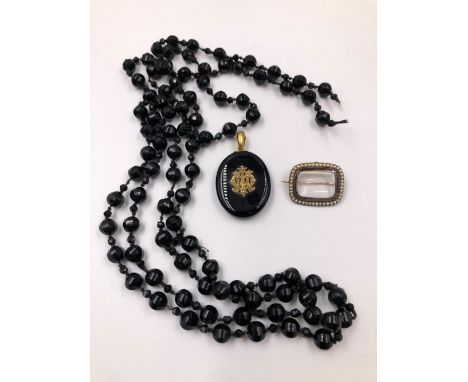 AN OVAL MOURNING PENDANT WITH SEED PEARL MONOGRAM, A ROW OF BLACK FACET BEADS, AND A GLAZED SEED PEARL BROOCH. 