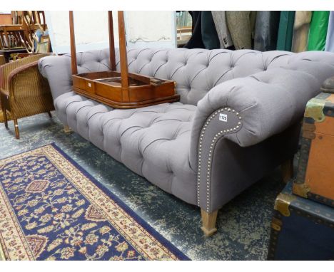 A GOOD QUALITY BUTTON BACK VICTORIAN STYLE CHESTERFIELD SOFA 