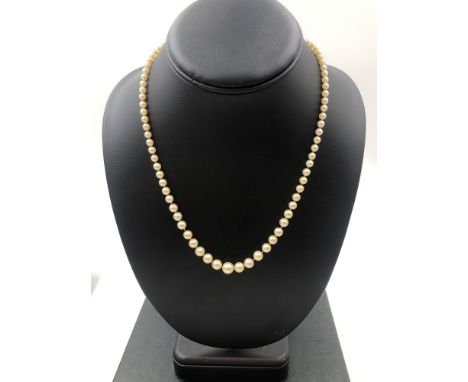 A PRINCESS ROW NECKLACE OF GRADUATED AND KNOTTED CULTURED PEARLS COMPLETE WITH A DIAMOND DAISY CLASP, LENGTH 50cms. UNHALLMAR