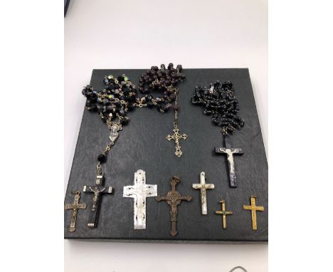 A COLLECTION OF VINTAGE ROSARIES, CRUCIFIX AND CROSS PENDANTS AND CHAINS CONTAINED IN A VINTAGE ORIENTAL LACQUER BOX.  
