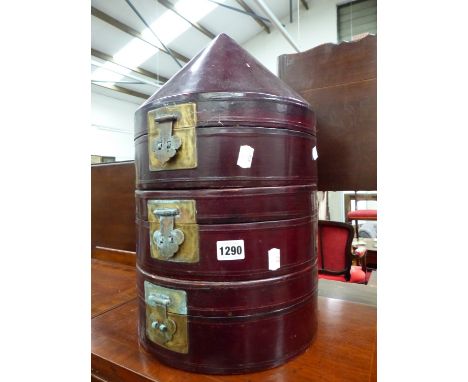 A VINTAGE ORIENTAL FOOD BOX. 