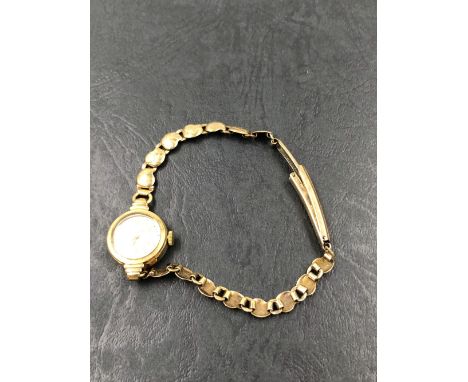 A VINTAGE 9ct HALLMARKED RECORD WRIST WATCH ON A 9ct HALLMARKED BRACELET STRAP. GROSS WEIGHT 15.03grms. 