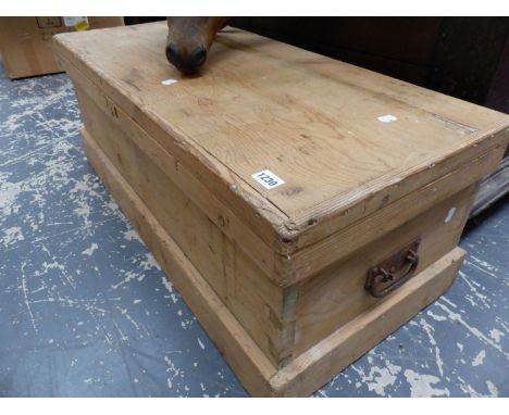 A VICTORIAN PINE TRUNK 