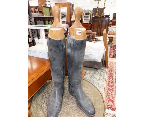 A PAIR OF VINTAGE RIDING BOOTS.