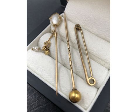 TWO ANTIQUE STICK PINS TO INCLUDE A BAROQUE PEARL EXAMPLE STAMPED 9ct, A BALL TOPPED EXAMPLE, NO ASSAY MARKS, ASSESSED AS 9-1