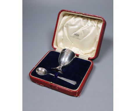 A cased Edwardian Art Nouveau silver egg cup and similar plated egg spoon, R &amp; W Sorley, Glasgow, 1908, 67mm, 55 grams, w