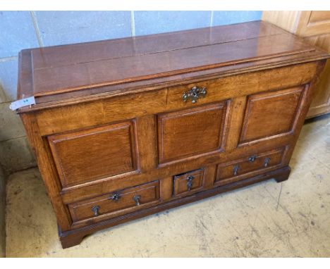 An oak mule chest (modified), width 128cmCONDITION: Old separation of the panel to the top door, lock has working key, old re