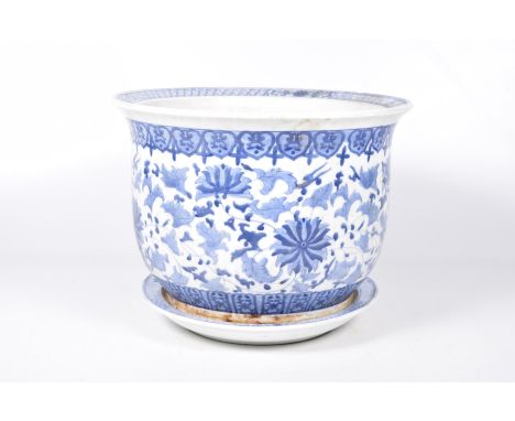 A chinese blue and white porcelain planter, 20th centuryThe planter diameter 36cm, decorated with flowers and geometric desig