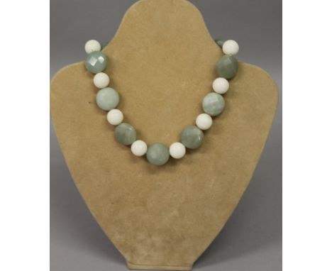 A TWO-COLOUR JADE NECKLACE.