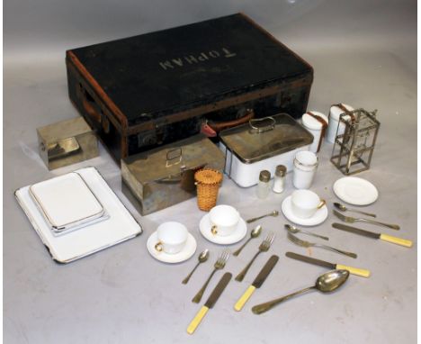 VINTAGE PICNIC SET, 25ins long, 16ins deep, 7.5ins high, a collector's edition, is in good condition.  The set can serve up t