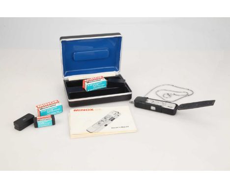 chrome, body VG-E, optics VG-E, with makers leather case, presentation box, with two sealed boxes of Minox Minocolor 15 exp, 