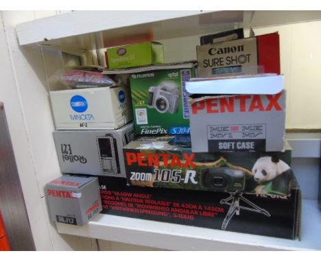 Qty of camera items by Pentax, Rollei, Minolta and others