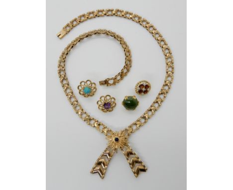 A 9CT GOLD NECKLACE WITH FIVE INTERCHANGEABLE GEM SET BOSSES set with sapphire, approx diameter of sunburst design 19mm, amet