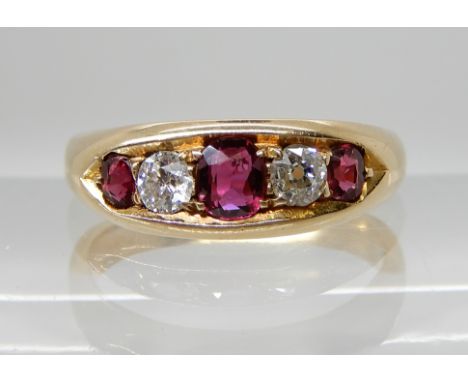 AN 18CT GOLD RUBY AND DIAMOND RING set with estimated approx 0.20cts combined, largest ruby approx 4.1mm x 3.5mm x 2mm, small