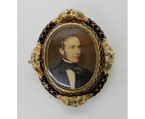A BRIGHT YELLOW METAL AND ENAMEL MOURNING BROOCH with a portrait of Alexander Patton (the Patton &amp; Baldwins Wool Company)