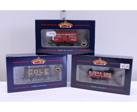 Three boxed Bachmann wagons 