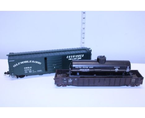 A selection of O gauge wagons 