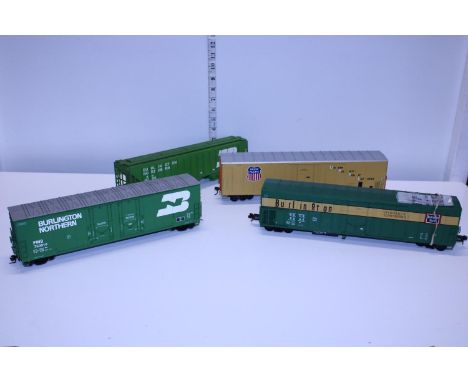 A selection of O gauge wagons 