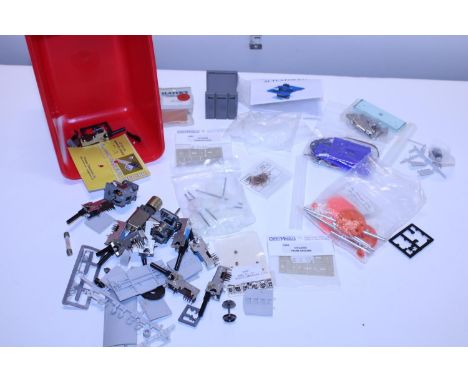 A selection O and HO gauge model railway accessories 