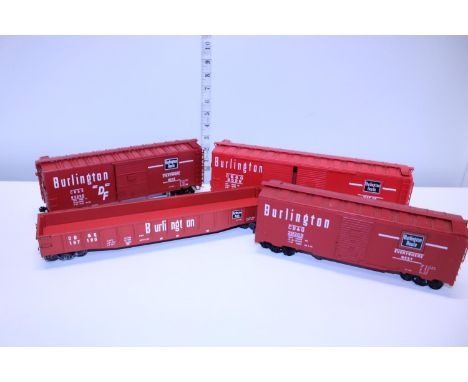 A selection of O gauge wagons 